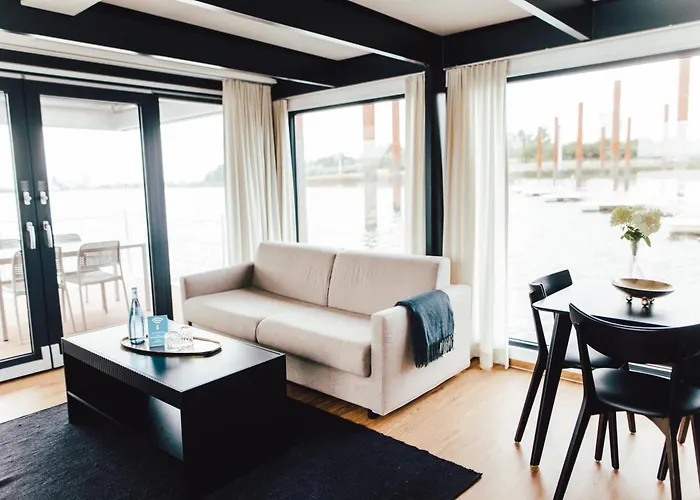 Hausboote Am Lankenauer Hoeft