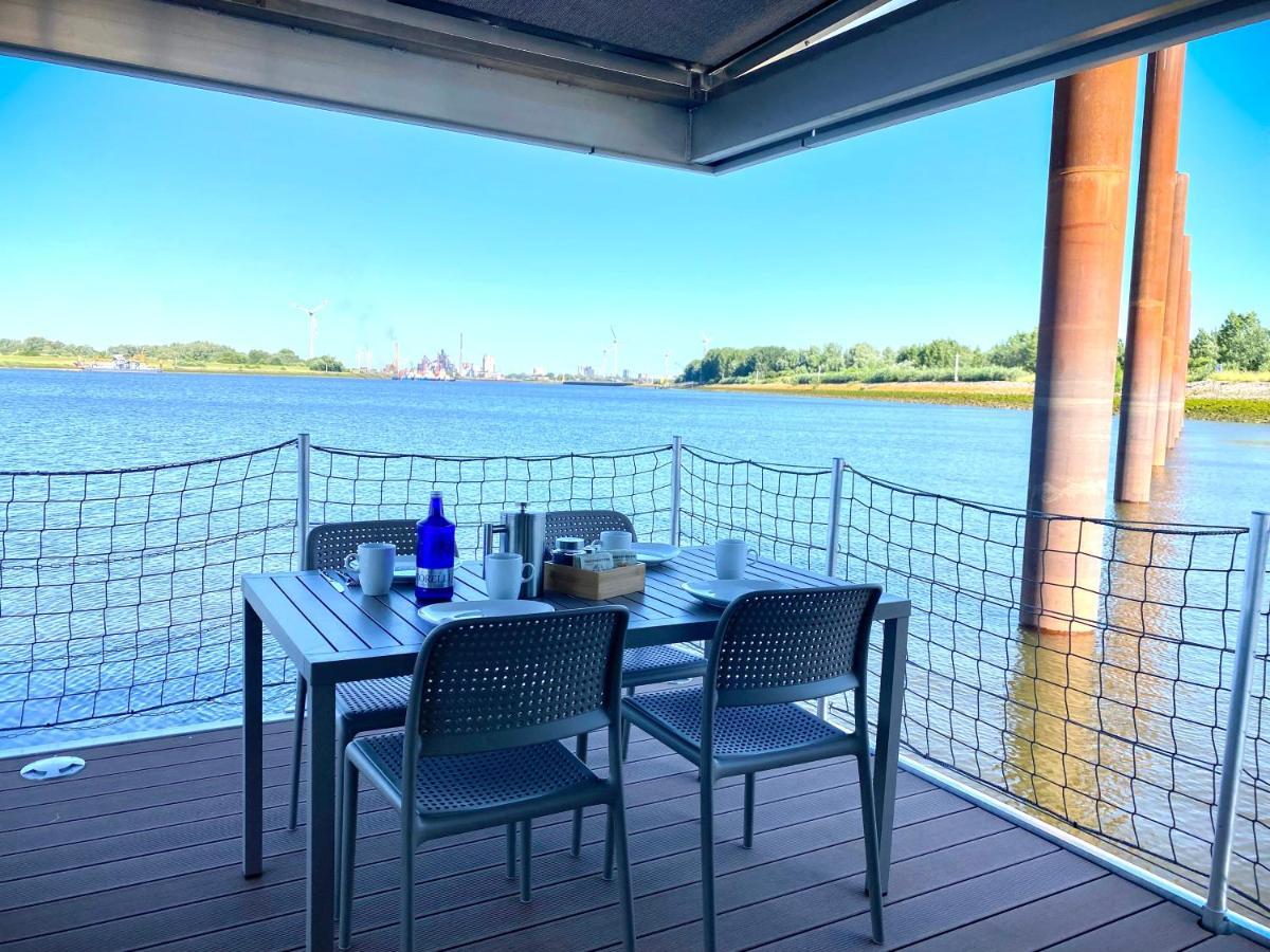 Hausboote Am Lankenauer Hoeft Bateau-hôtel *