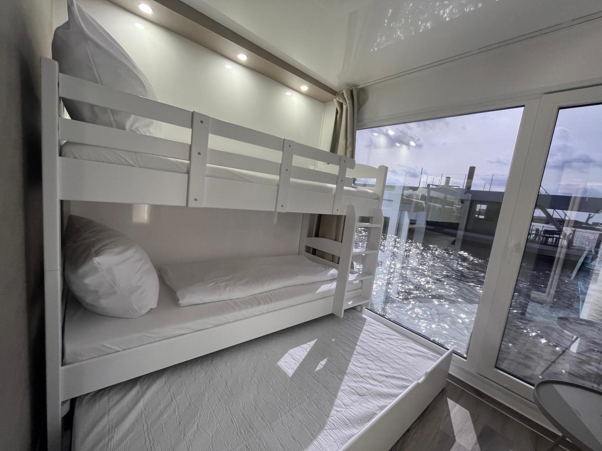Hausboote Am Lankenauer Hoeft Bateau-hôtel *